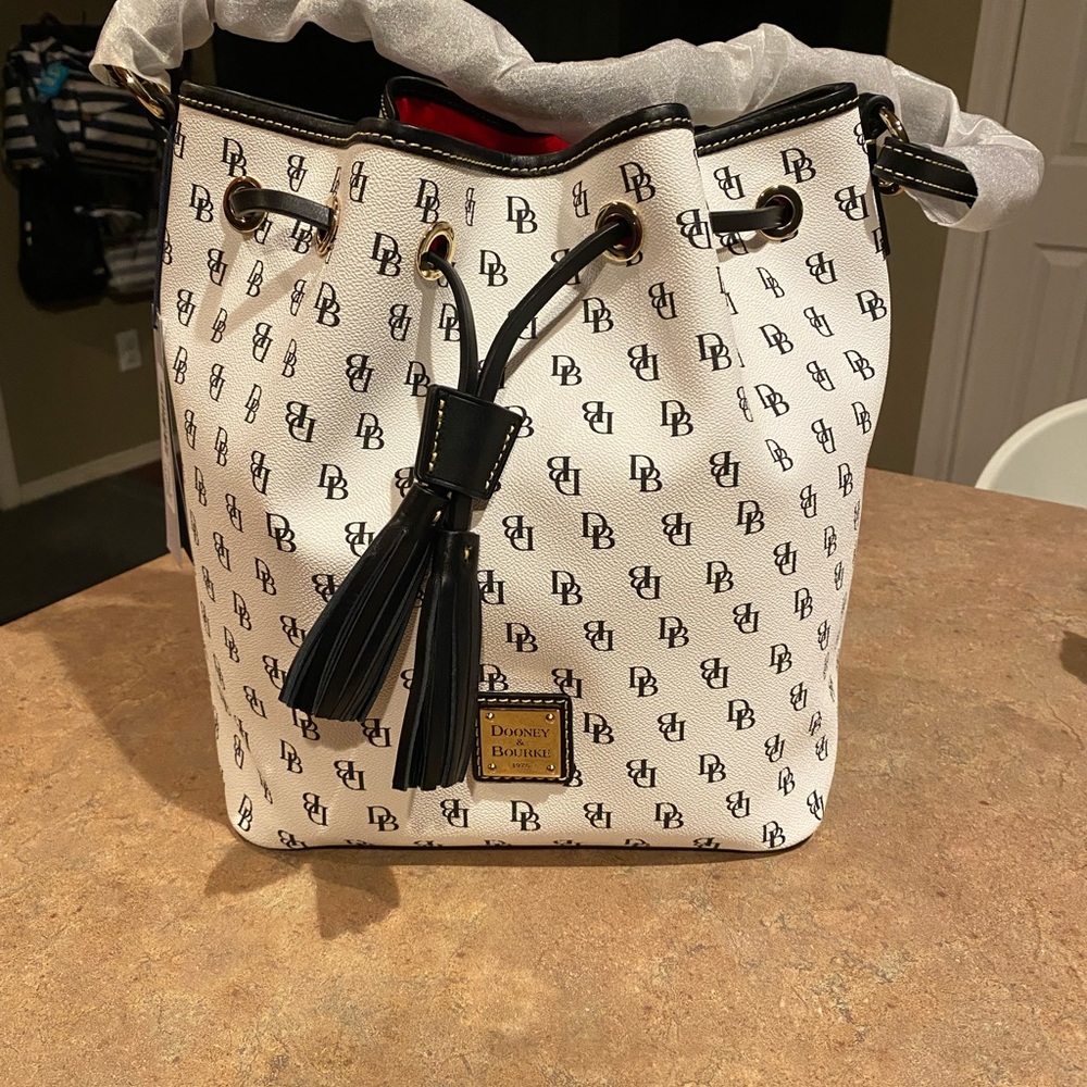 *BRAND NEW WITH TAGS* Dooney & Bourke “Kendall” bucket bag in white/black